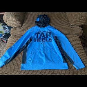 Mens Nike North Carolina Tar Heels hoodie size medium.